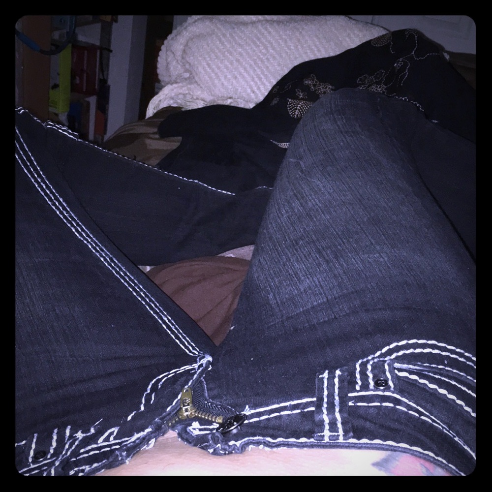 Hot topic white lined embroidered blk skinny jeans